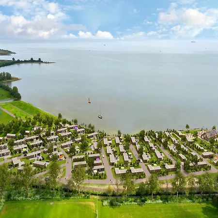 Modern On The Ijsselmeer 엥크휘젠