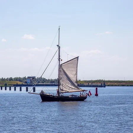 Modern On The Ijsselmeer 엥크휘젠