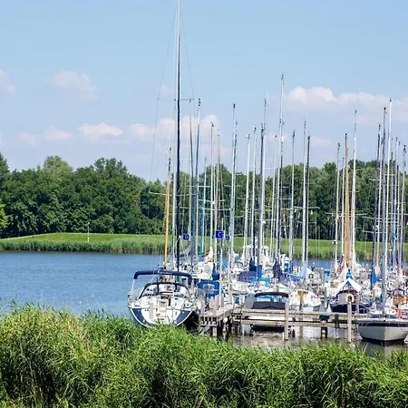 Modern On The Ijsselmeer 엥크휘젠